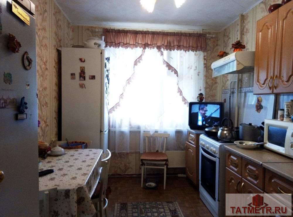 Продается замечательная трехкомнатная квартира с интересной планировкой  в отличном районе г. Зеленодольск.  Комнаты...