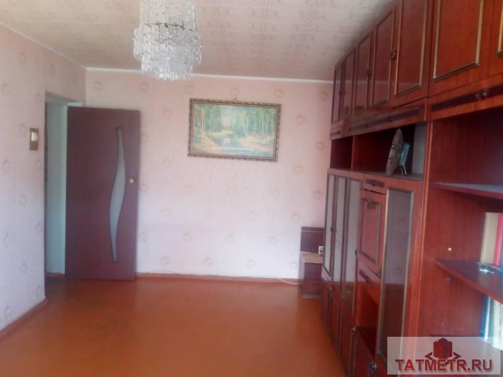 Продается отличная квартира в городе Зеленодольск. Квартира солнечная, уютная, комнаты расположены в разные стороны... - 2