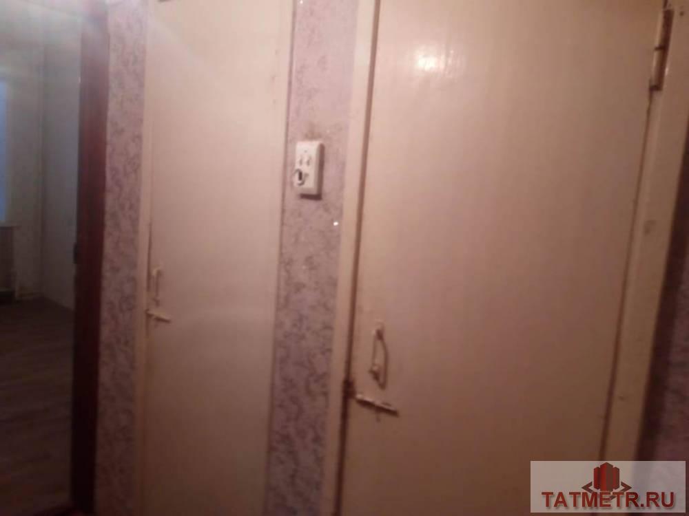 Срочно продается 2-комнатная квартира в городе Зеленодольск. Блок состоит из 2х комнат, коридора и санузлов, не... - 4