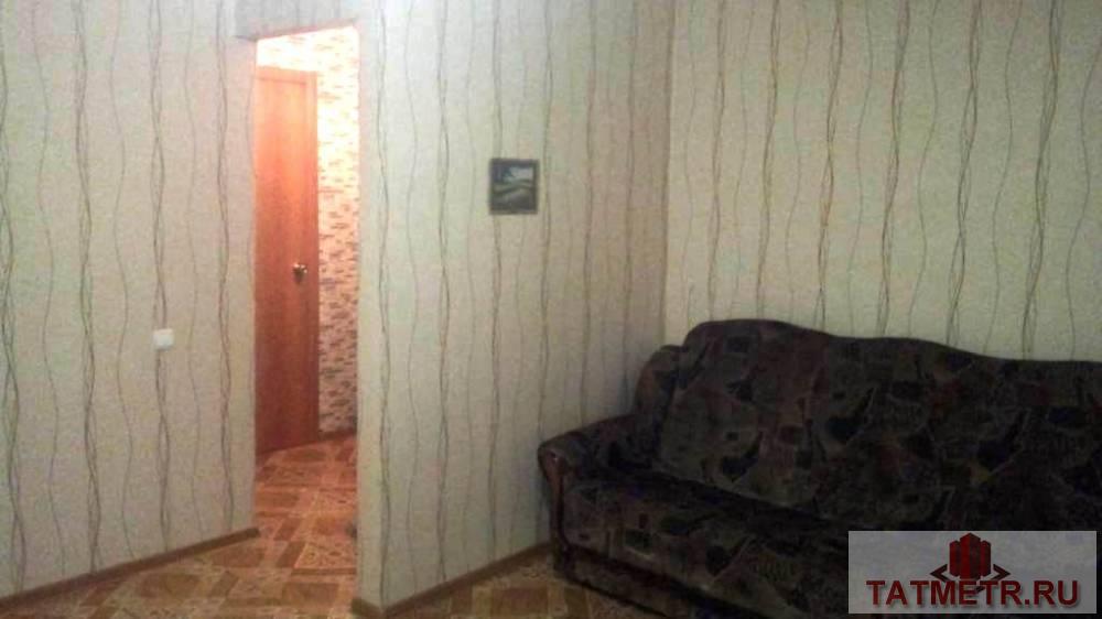 Сдается однокомнатная квартира в г. Зеленодольск. В квартире имеется диван, кухонный гарнитур, стол, стулья,... - 1