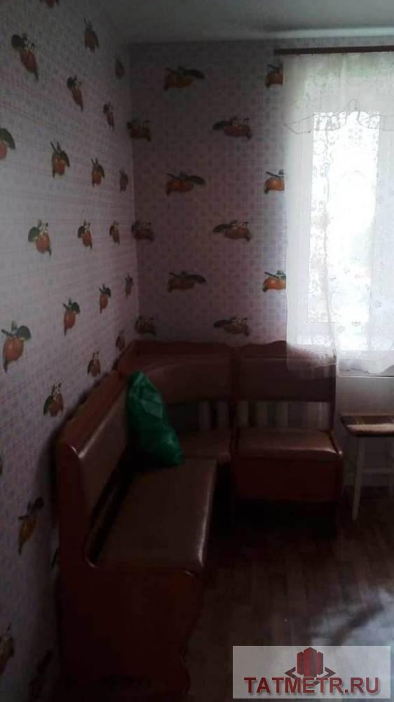 Сдается однокомнатная квартира в г. Зеленодольск. В квартире имеется диван, кухонный гарнитур, стол, стулья,... - 3