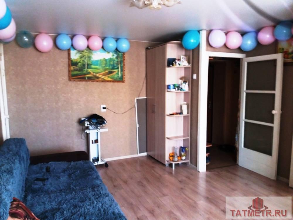 Продается трехкомнатная квартира в г. Зеленодольск. В квартире сделан ремонт: пластиковые окна, натяжные потолки, на... - 1