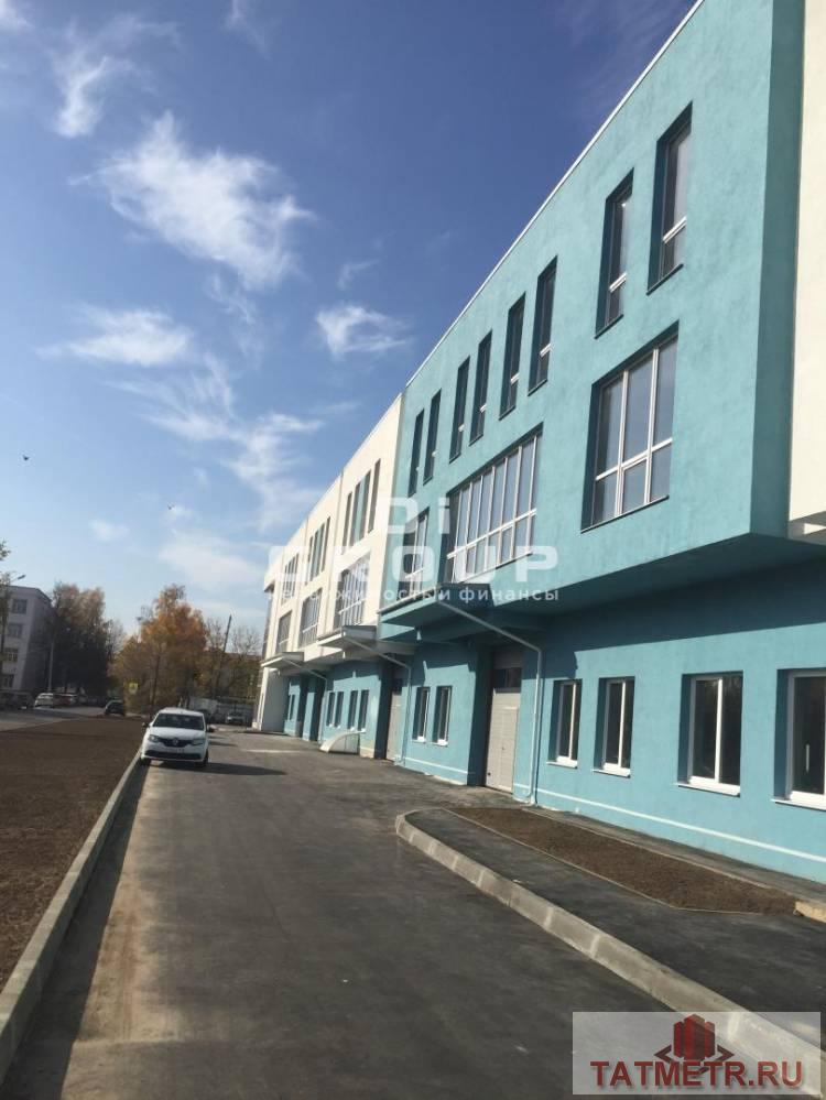 Предлагаем купить новое, отдельно стоящее здание в Кировском районе.  3 этажа и цоколь. Здание на первой линии по... - 7
