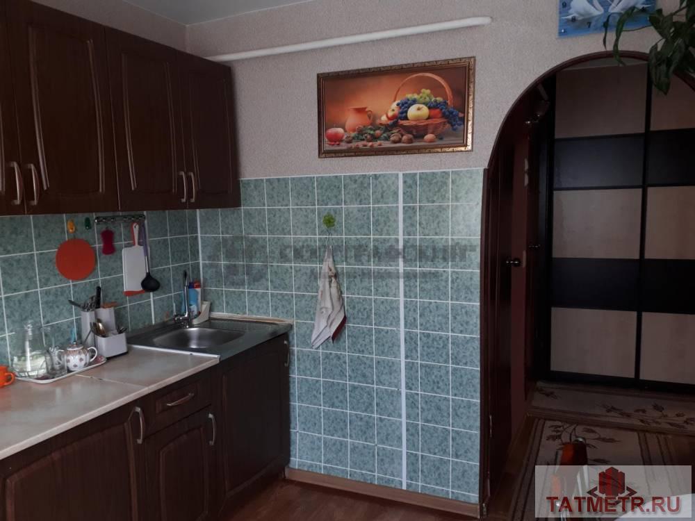 Замечательная двухкомнатная в самом центре Ново-Савиновского района. Светлая уютная квартира с хорошим ремонтом, на... - 4