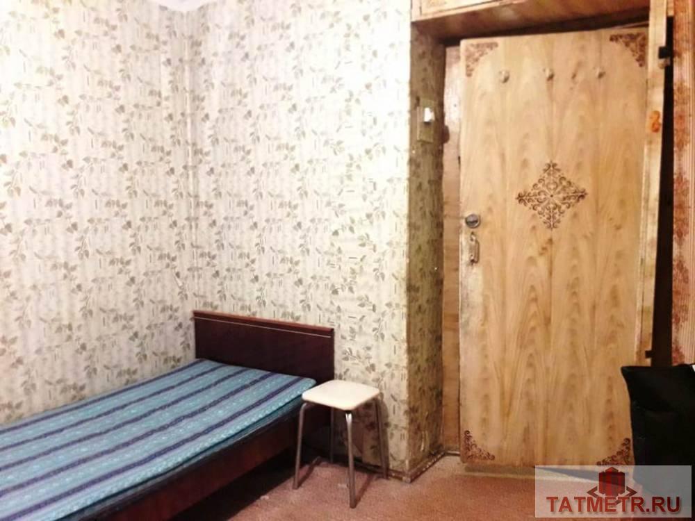 Сдается комната в общежитии мкр. Мирный г. Зеленодольск.  В комнате имеется: кровать, стол, шкаф, плитка.  Спокойные,...