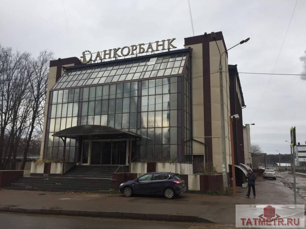 Продаю офисное здание, площадью 2230.4 м2 в 4 мин. транспортом от м.Горки, район Советский, этажей в здании - 4....