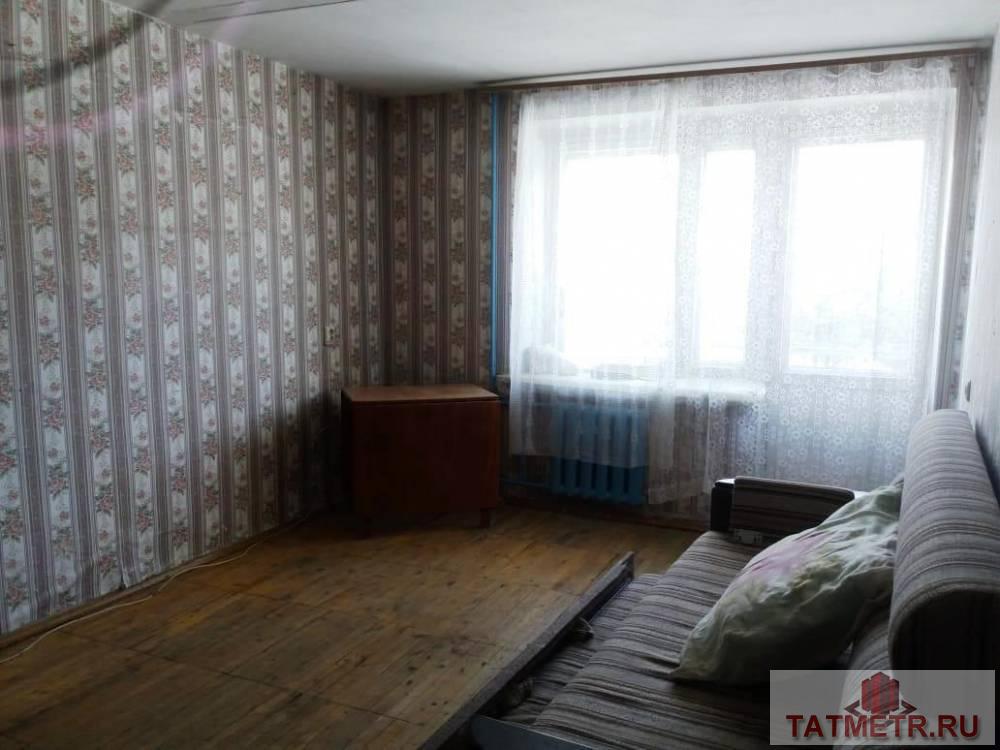 Сдается однокомнатная квартира в г. Зеленодольск. Есть раскладной диван, шкаф.