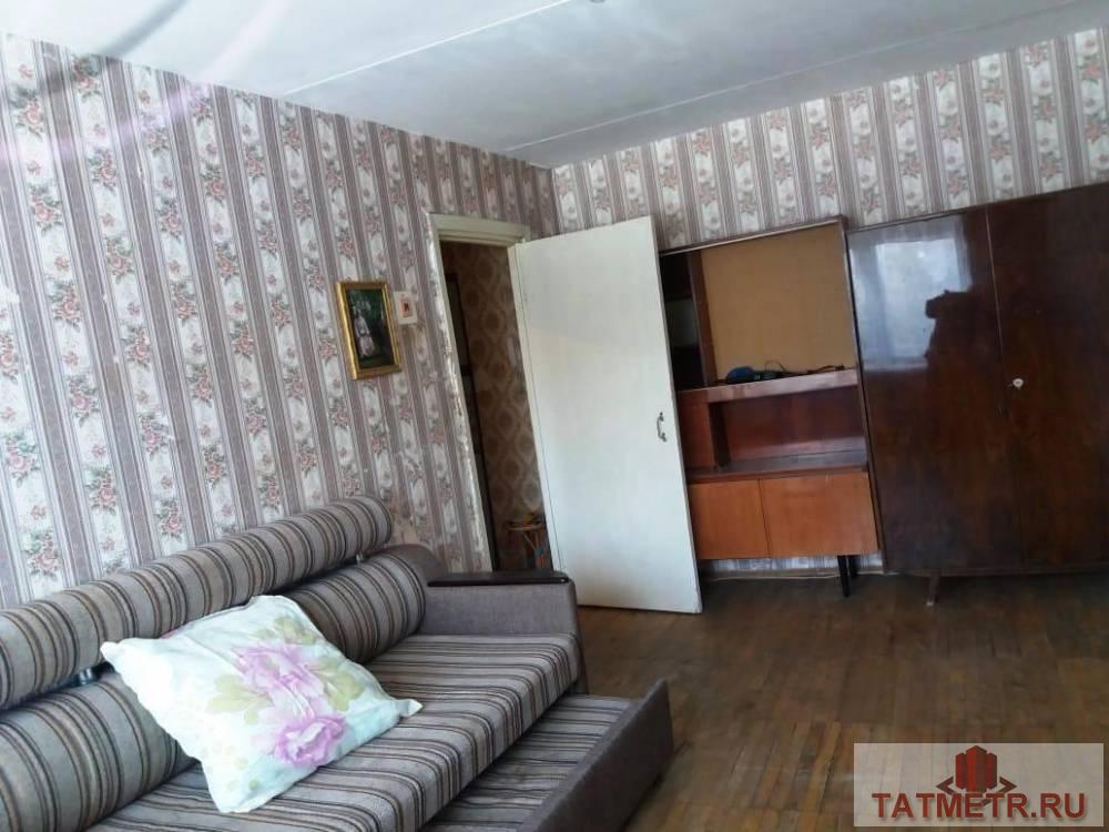 Сдается однокомнатная квартира в г. Зеленодольск. Есть раскладной диван, шкаф. - 1