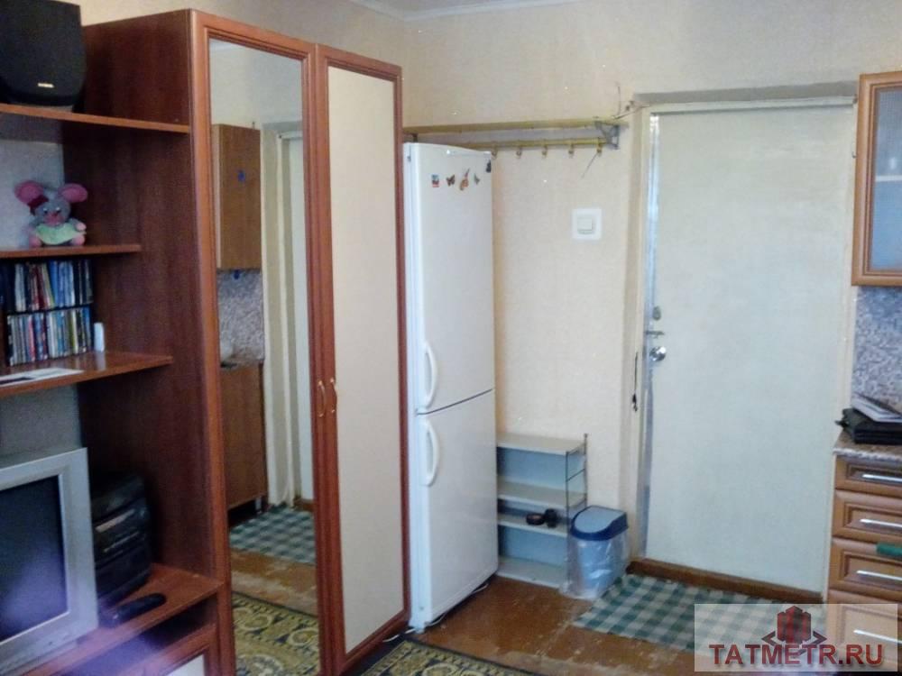 Отличная комната в г. Зеленодольск. В комнате есть: телевизор, холодильник, микроволновка, диван, шкаф, кухонный...