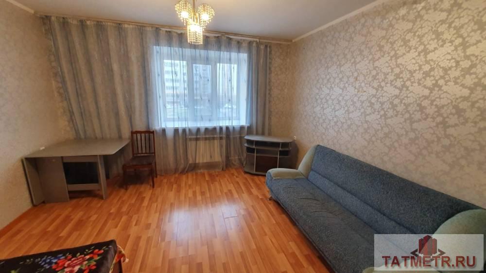 Сдается трехкомнатная квартира в Кировском районе . Имеется мебель и техника: дивана, 2 кровати, телевизор,...