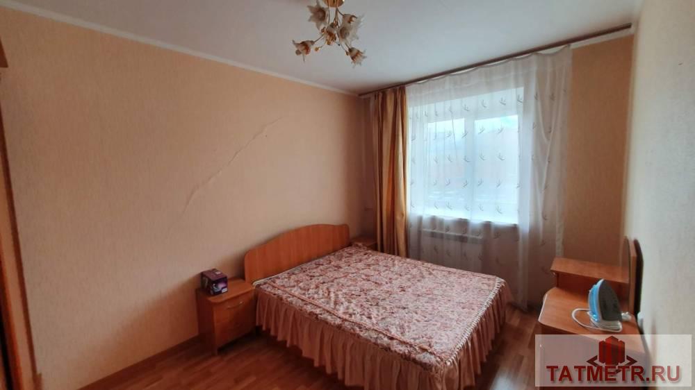 Сдается трехкомнатная квартира в Кировском районе . Имеется мебель и техника: дивана, 2 кровати, телевизор,... - 2