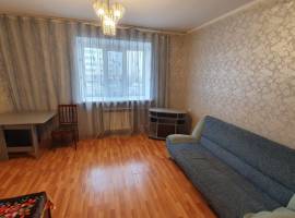 Сдается трехкомнатная квартира в Кировском районе . Имеется мебель...