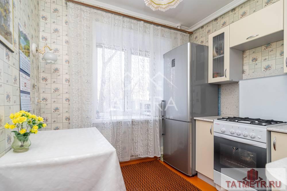 Продается уютная двухкомнатная квартира с окнами в тихий спокойный двор!   В кирпичном доме в 10 минутах от метро...