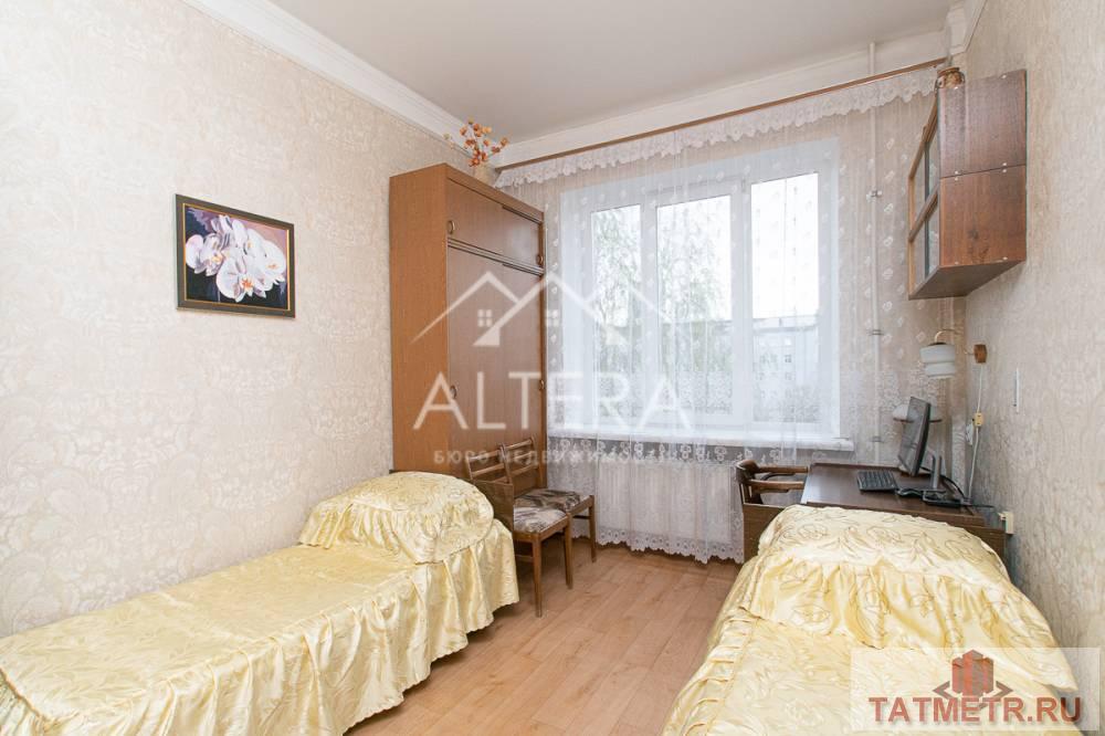Продается: Просторная 2 комнатная распашонка в величественной сталинке. Дом полностью кирпичный, с толстыми стенами и... - 4