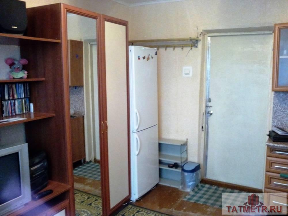 Отличная комната в г. Зеленодольск. В комнате есть: телевизор, холодильник, микроволновка, диван, шкаф, кухонный...