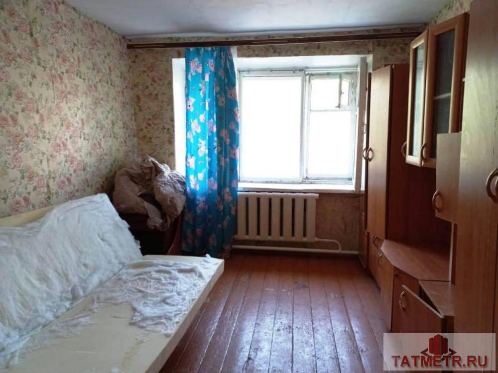 Сдается комната в центре г. Зеленодольск. В комнате имеется стол, шкаф, диван, холодильник, стенка, плита. Санузел...