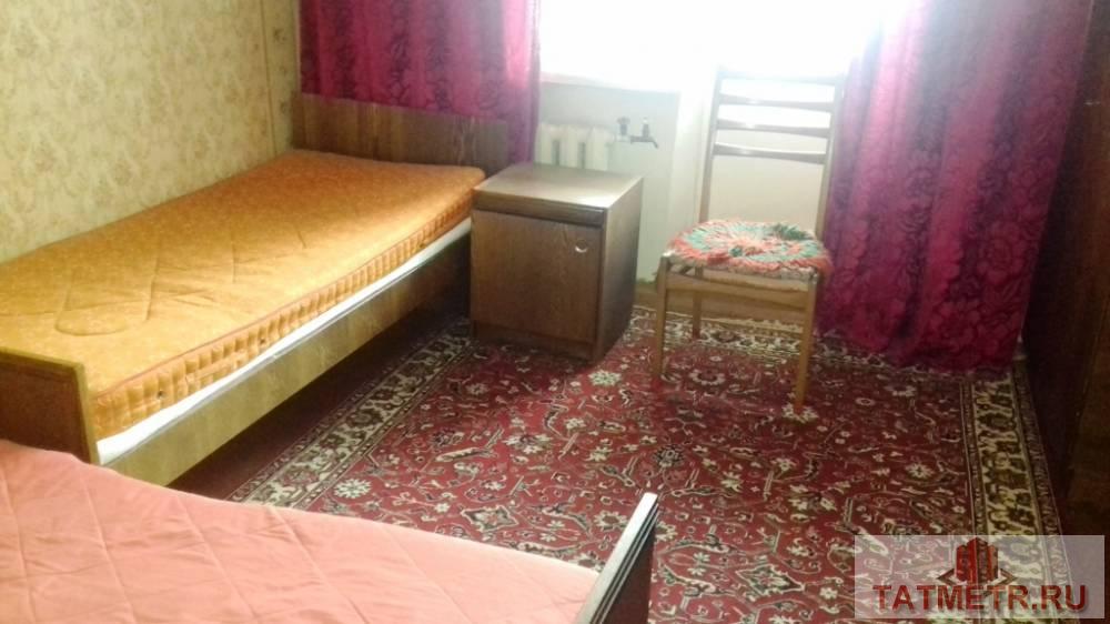 Сдается хорошая квартира в г. Зеленодольск. Квартира в хорошем состоянии. Из мебели 2 кровати, шкаф, тумбочка, стол.... - 1