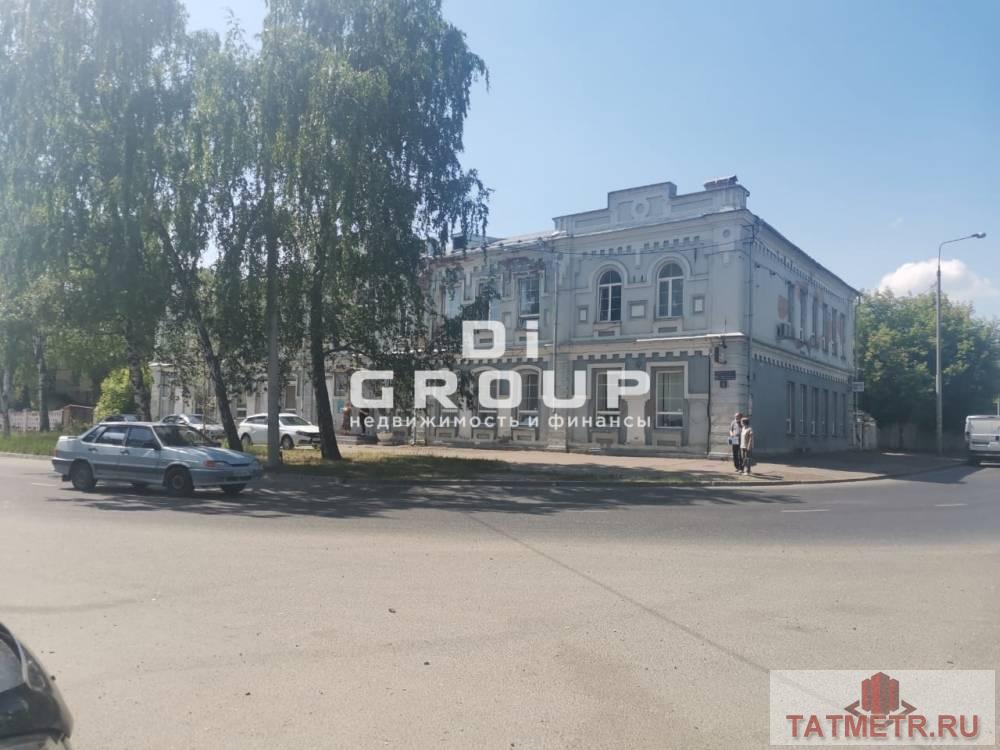 Продается 2-х этажное здание по ул. Лукницкого д.5 Характеристики: — располагается на 1 линии от дороги; — свой...