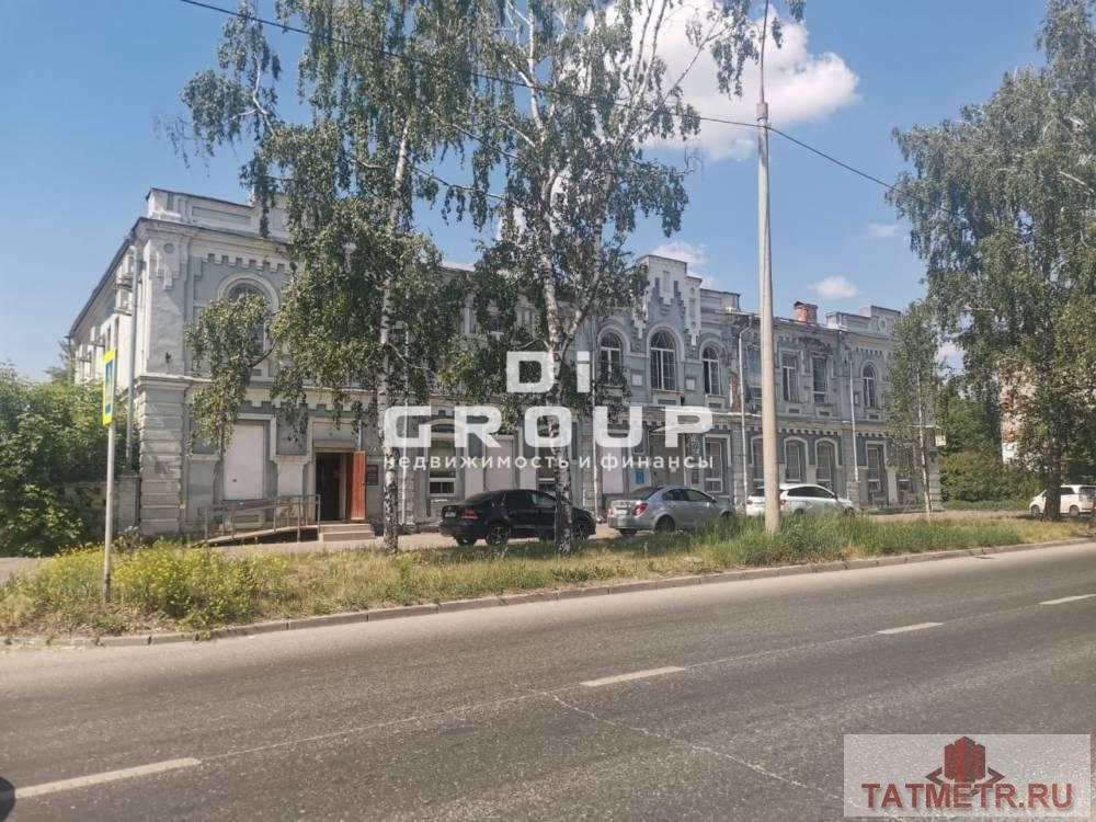 Продается 2-х этажное здание по ул. Лукницкого д.5 Характеристики: — располагается на 1 линии от дороги; — свой... - 2