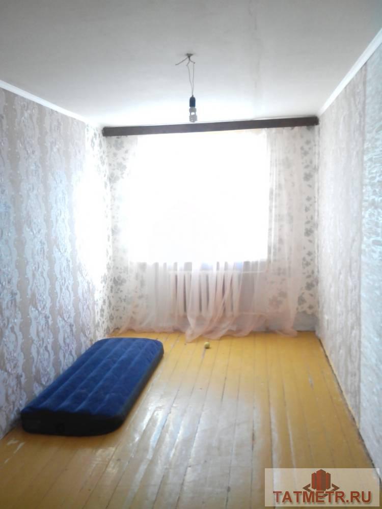 Сдаётся уютная, просторная квартира в тихом районе г. Зеленодольск.  В квартире есть 2 дивана, телевизор, кухонный... - 3
