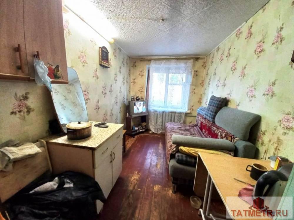 Продается комната в трехкомнатной квартире с отдельной зоной для приготовления пищи и мойкой в г. Зеленодольск. Места...
