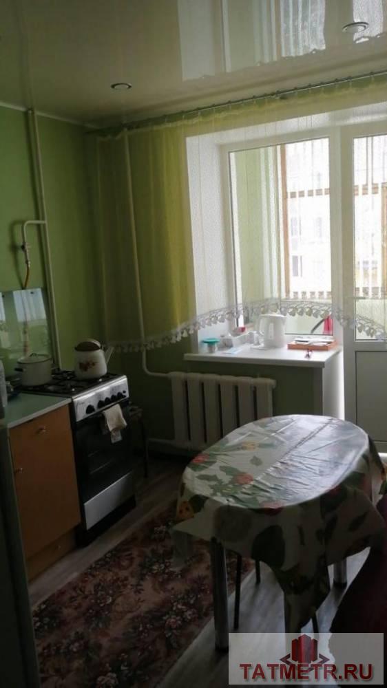Продается отличная квартира в центре города Зеленодольск. Квартира большая,уютная, светлая, окна стеклопакет,... - 2