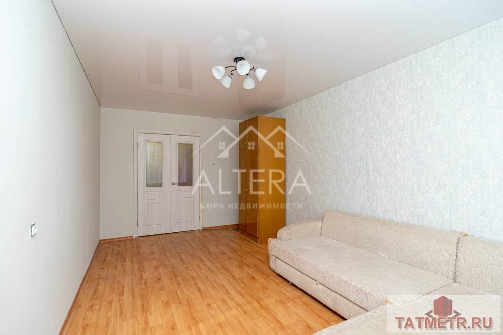 Для проживания или под коммерцию Продается 3 -х комнатная квартира в Ново Савиновском районе по ул. Лаврентьева,... - 2