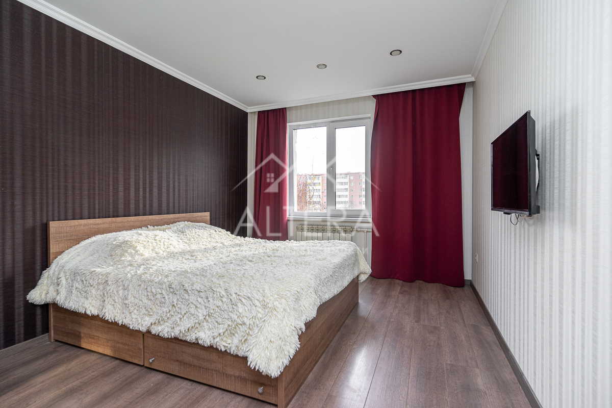 Продается просторная квартира евро-формата с тремя спальными комнатами и хорошим ремонтом!  ОСТАЕТСЯ ВСЯ МЕБЕЛЬ И... - 16