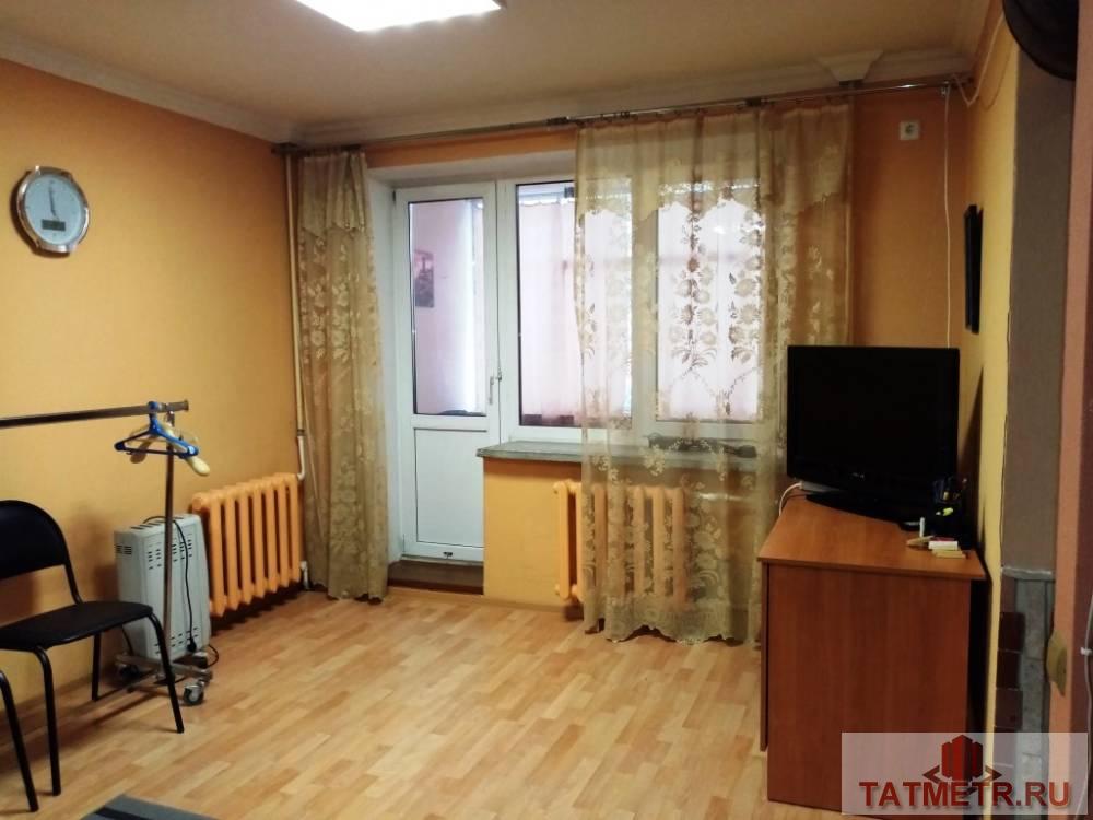 Продается отличная квартира в г. Зеленодольск, мкр. Мирный. Первый этаж высокий, на уровне второго. Квартира в...