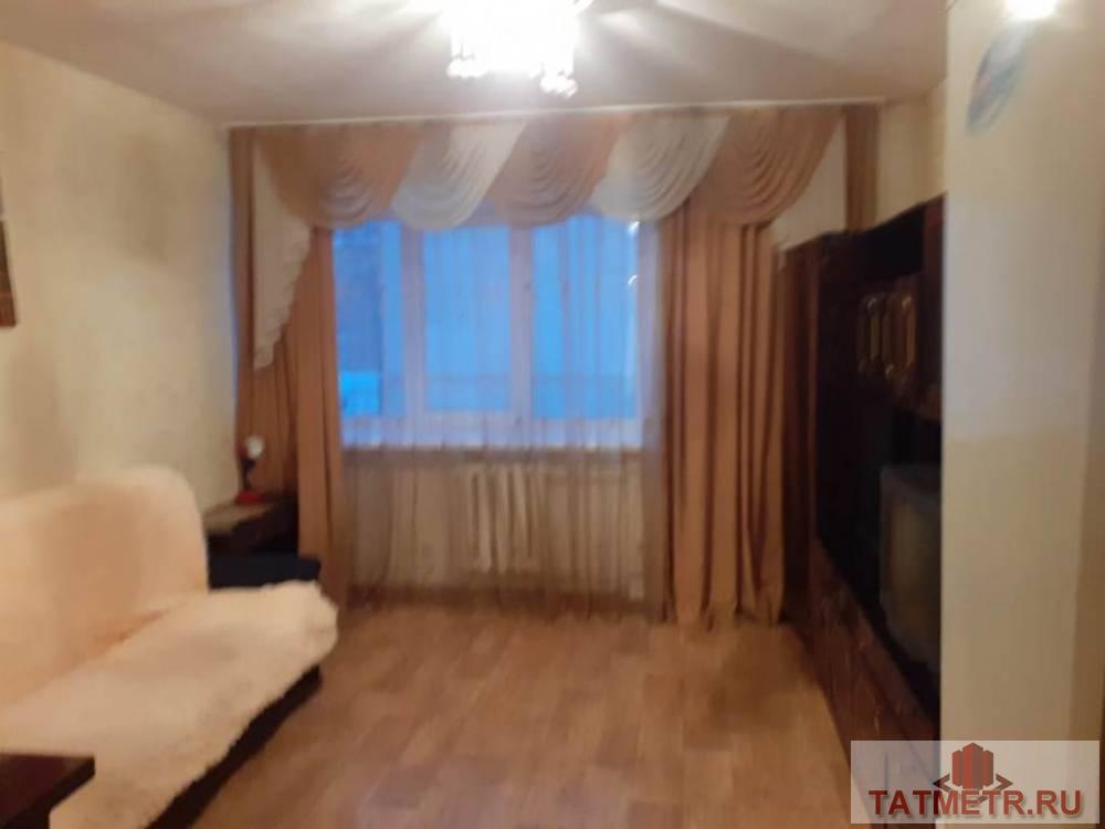 Сдается гостинка с хорошим ремонтом в г. Зеленодольск. В квартире имеется: диван, стенка, стол, кухонный гарнитур,...