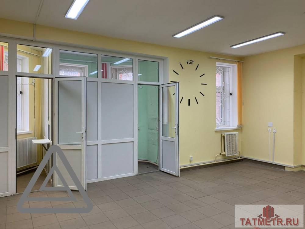 Сдается торговое -офисное помещение по адресу улица Марселя Салимжанова, 19 . В отличном состоянии.  В помещении: —... - 5