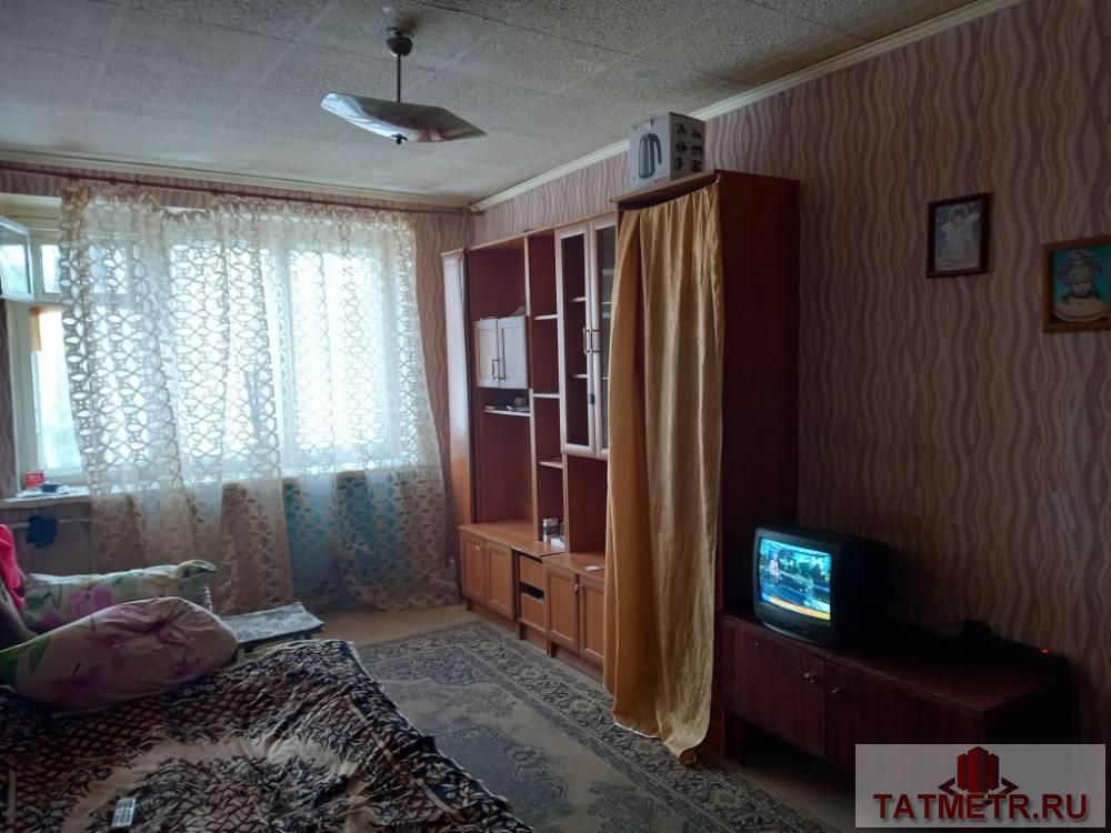 Продается комната в центре мирного в г. Зеленодольск. Комната большая, светлая, окно выходит на солнечную сторону....