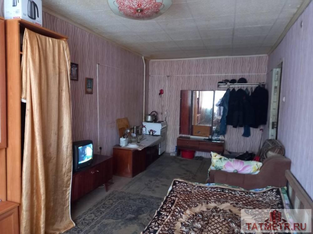 Продается комната в центре мирного в г. Зеленодольск. Комната большая, светлая, окно выходит на солнечную сторону.... - 1