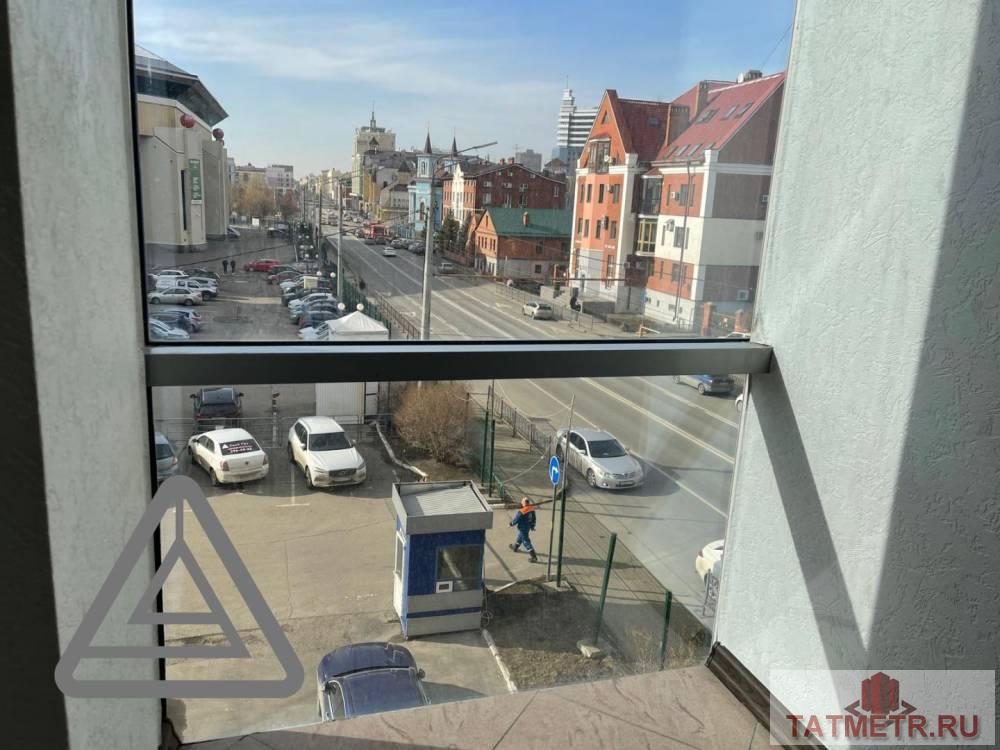 Офис расположен в деловой части Казани. Панорамное остекление с видом на улицу Островского.   Офис кабинетного типа:... - 9