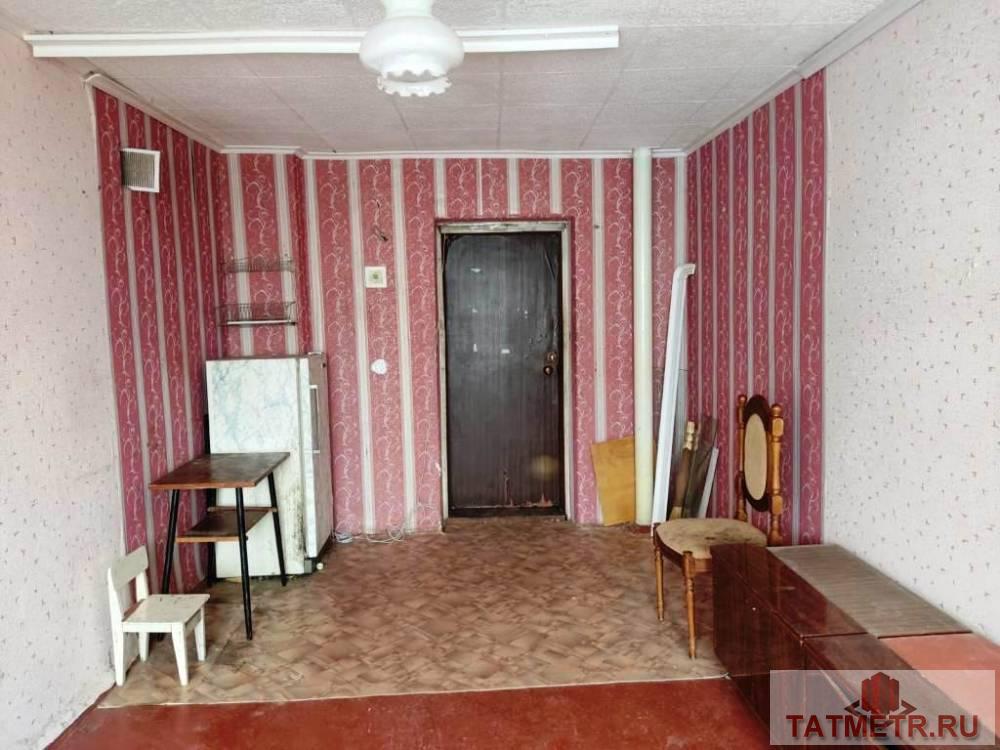 Сдается комната в г. Зеленодольск. Комната просторная, уютная в отличном состоянии. В комнате имеется стол и...