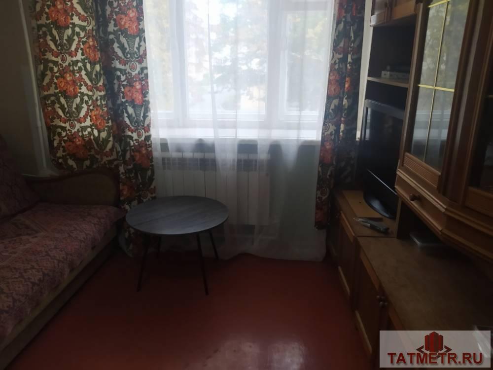 Продается уютная комната в г. Зеленодольск. В комнате выделена своя кухонная зона, санузел на 3 семьи, душевая общая....