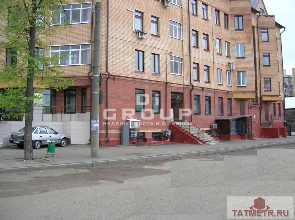 Помещение располагается в Старо-татарской слободе, в цокольном этаже, с высокими окнами, 5-ти этажного кирпичного... - 3