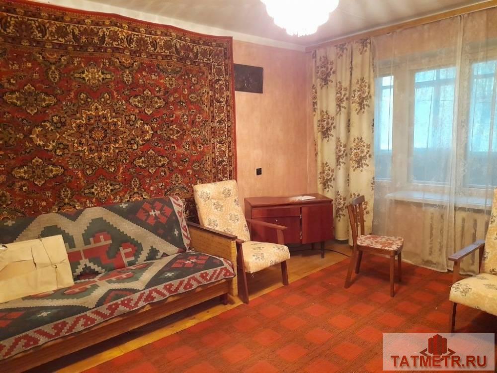 Продаётся большая, светлая комната с трёхметровой лоджией в трехкомнатной квартире в г. Зеленодольск. Санузел...
