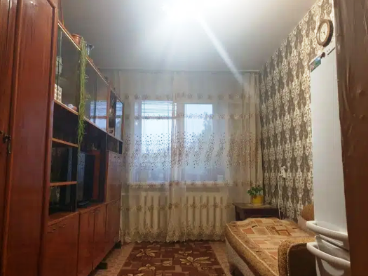 Продается отличная квартира в центре мирного в г. Зеленодольск. Квартира светлая, очень теплая. Одна комната... - 2