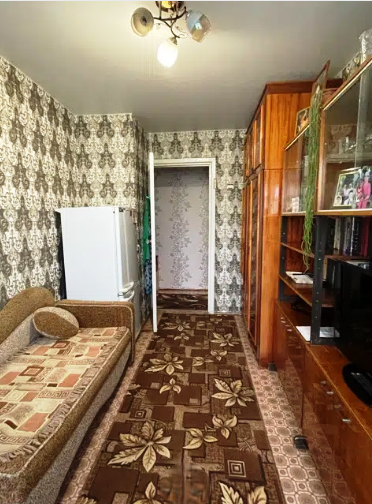 Продается отличная квартира в центре мирного в г. Зеленодольск. Квартира светлая, очень теплая. Одна комната... - 3