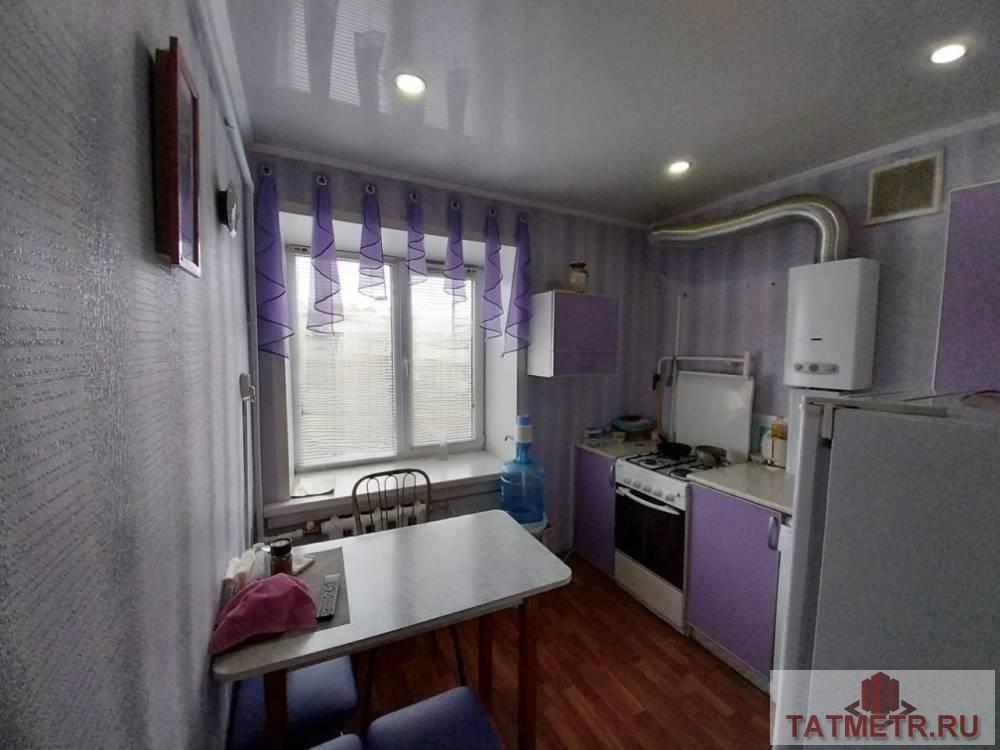 Продается однокомнатная квартира в г. Зеленодольск. Квартира чистая, уютная, светлая. Окна стеклопакет, потолки... - 2