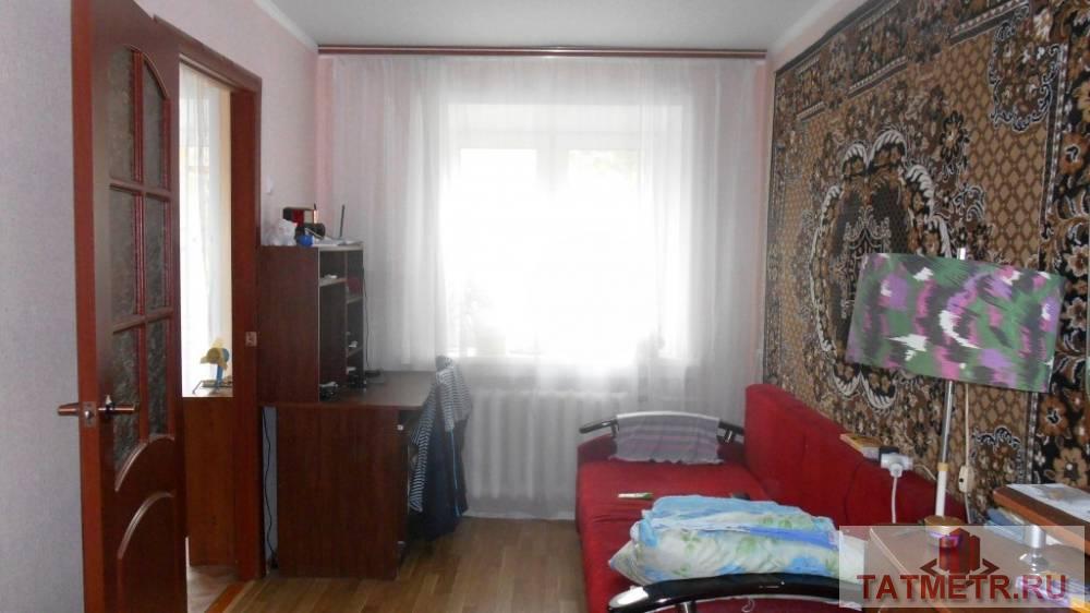 Продается отличная двухкомнатная квартира в самом центре города Зеленодольск. Комнаты просторные, уютные в отличном... - 1