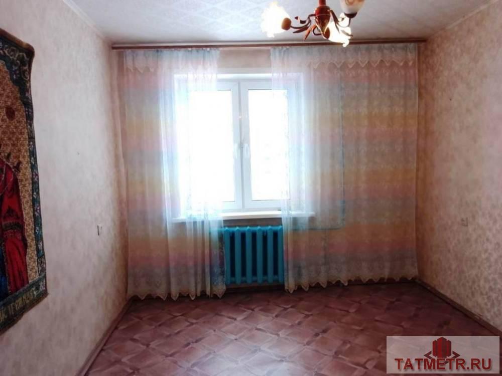 Продается двухкомнатная квартира в  отличном районе г. Волжск. Комнаты просторные, раздельные, уютные в отличном... - 2