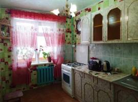 Продается двухкомнатная квартира в  отличном районе г. Волжск....