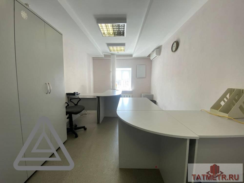 Сдается офисное помещение площадь 12.7 кв.м на 3 этаже по адресу Островского 34 .  В помещении: — Интернет —...