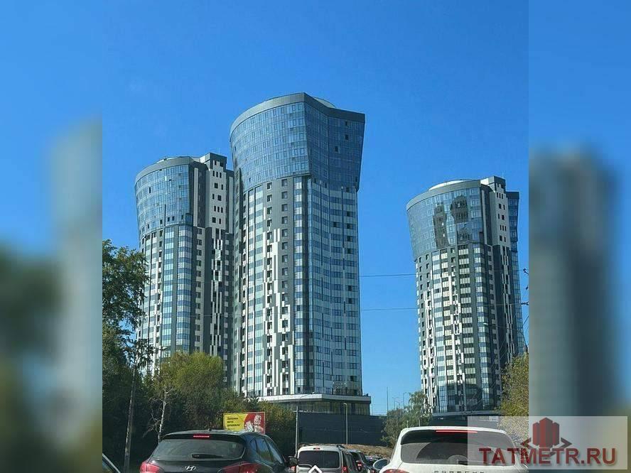 Продается 2-комн. квартира, площадью 70.4 кв.м.  Жилая площадь 50.76 м2, кухня 14 кв. м, ремонта нет, комнаты...