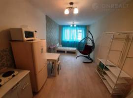 СДАМ КОМНАТУ С МЕБЕЛЬЮ И ТЕХНИКОЙ ! 
8000 рублей в месяц - все...