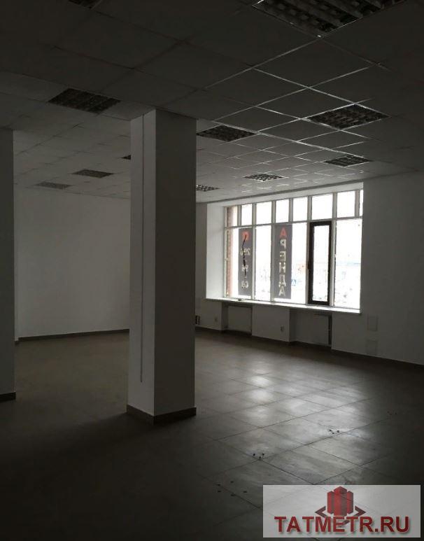 Торговое помещение на первой линии первый этаж улицы Чистопольской в аренду под банк, магазин,салон, аптеку,... - 3